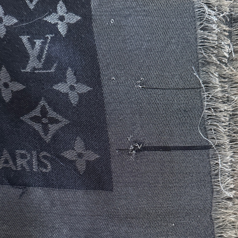 Louis Vuitton Black and Gray Monogram Scarf - Picture 3 of 6